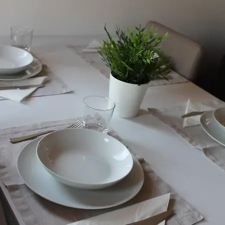 Rose E Tulipani 2 - Vicino Ospedale アパート ネグラール