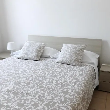 アパート Rose E Tulipani 2 - Vicino Ospedale ネグラール